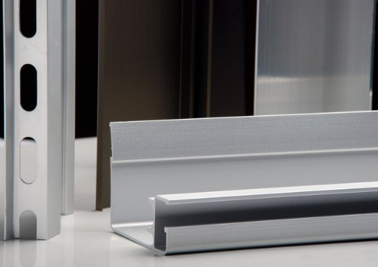 Cantoneira de inox para parede vale a pena? Veja vantagens e onde comprar